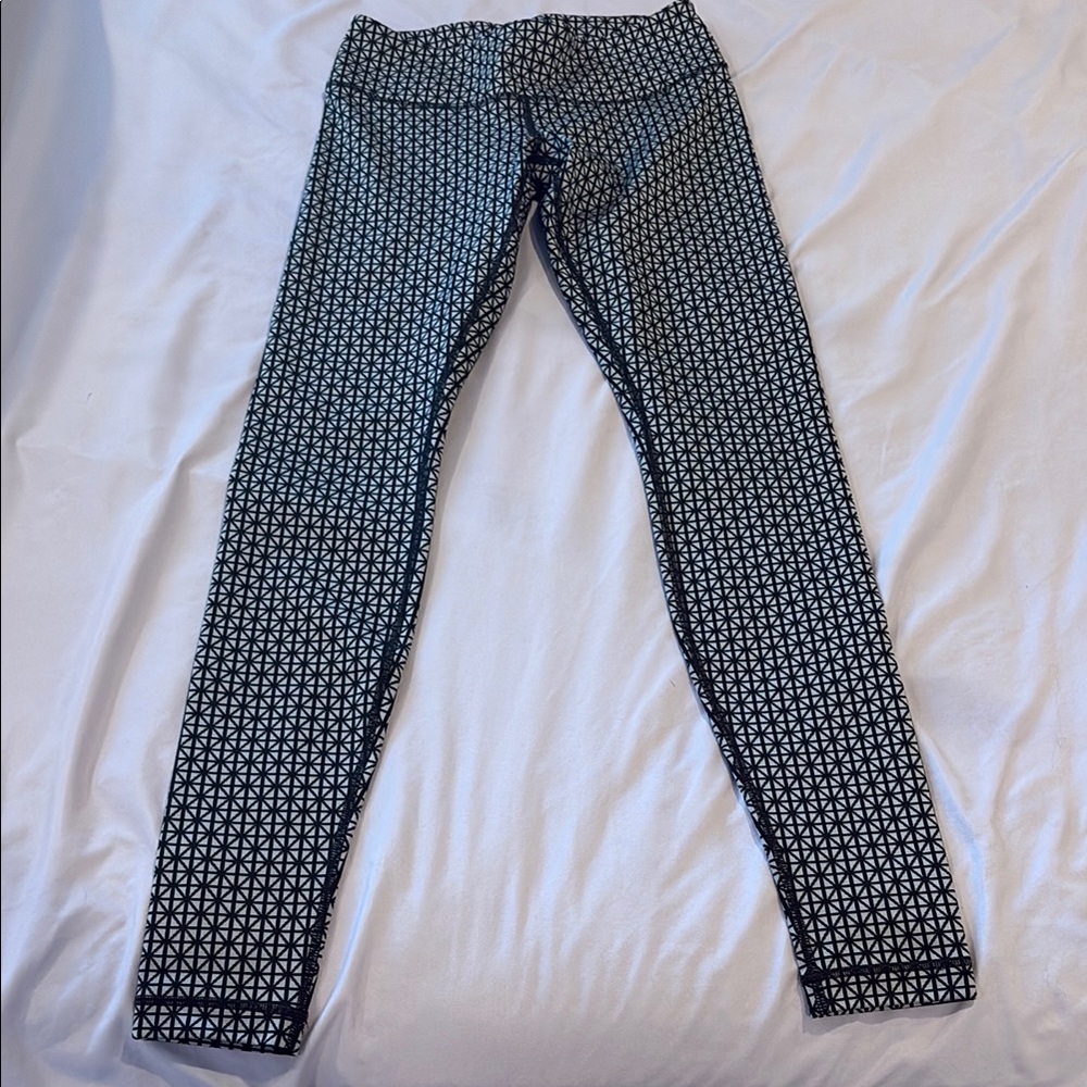 Geometric Patterned Black and White Women's lululemon leggings